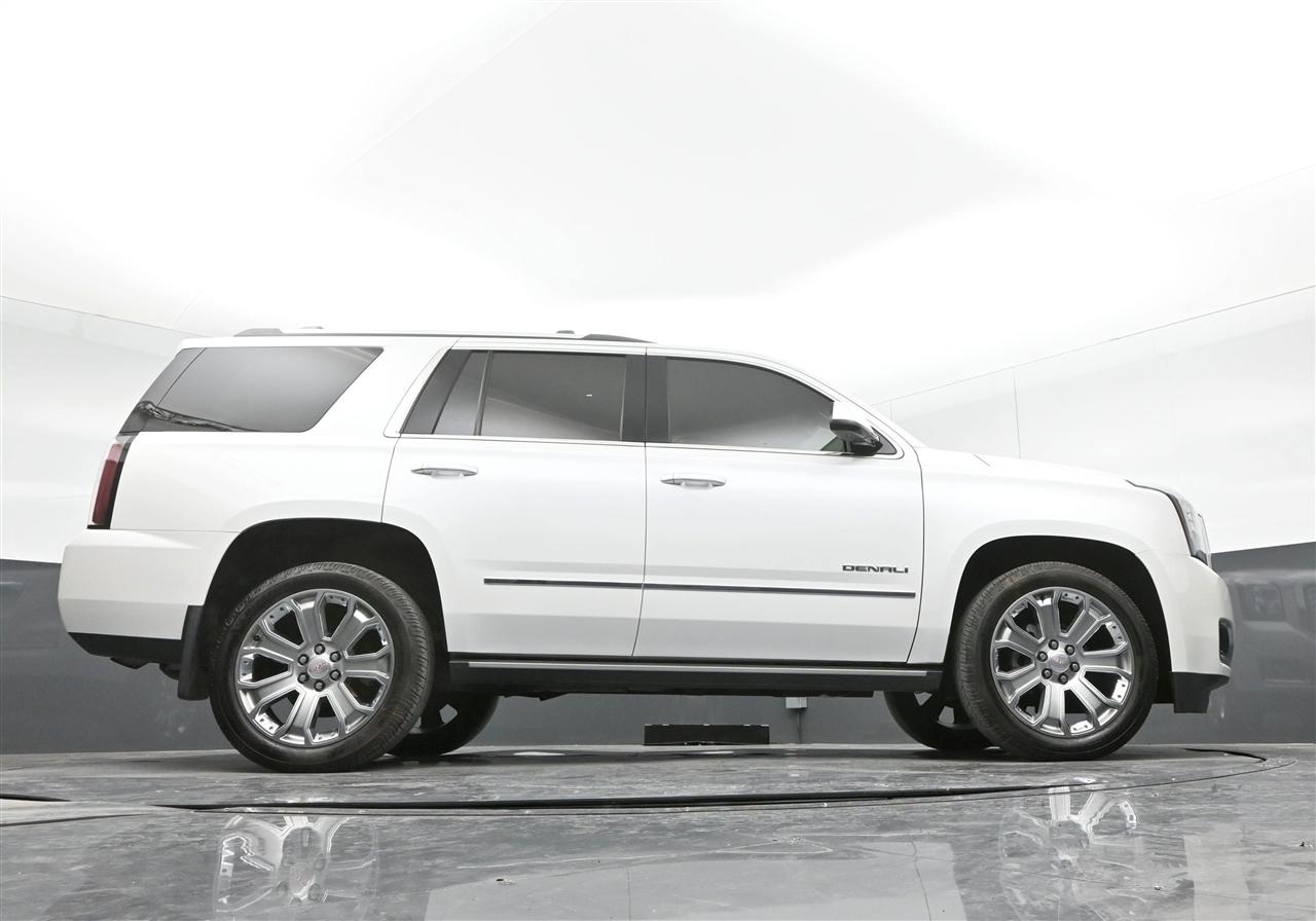 GMC Yukon Denali 4WD 2017