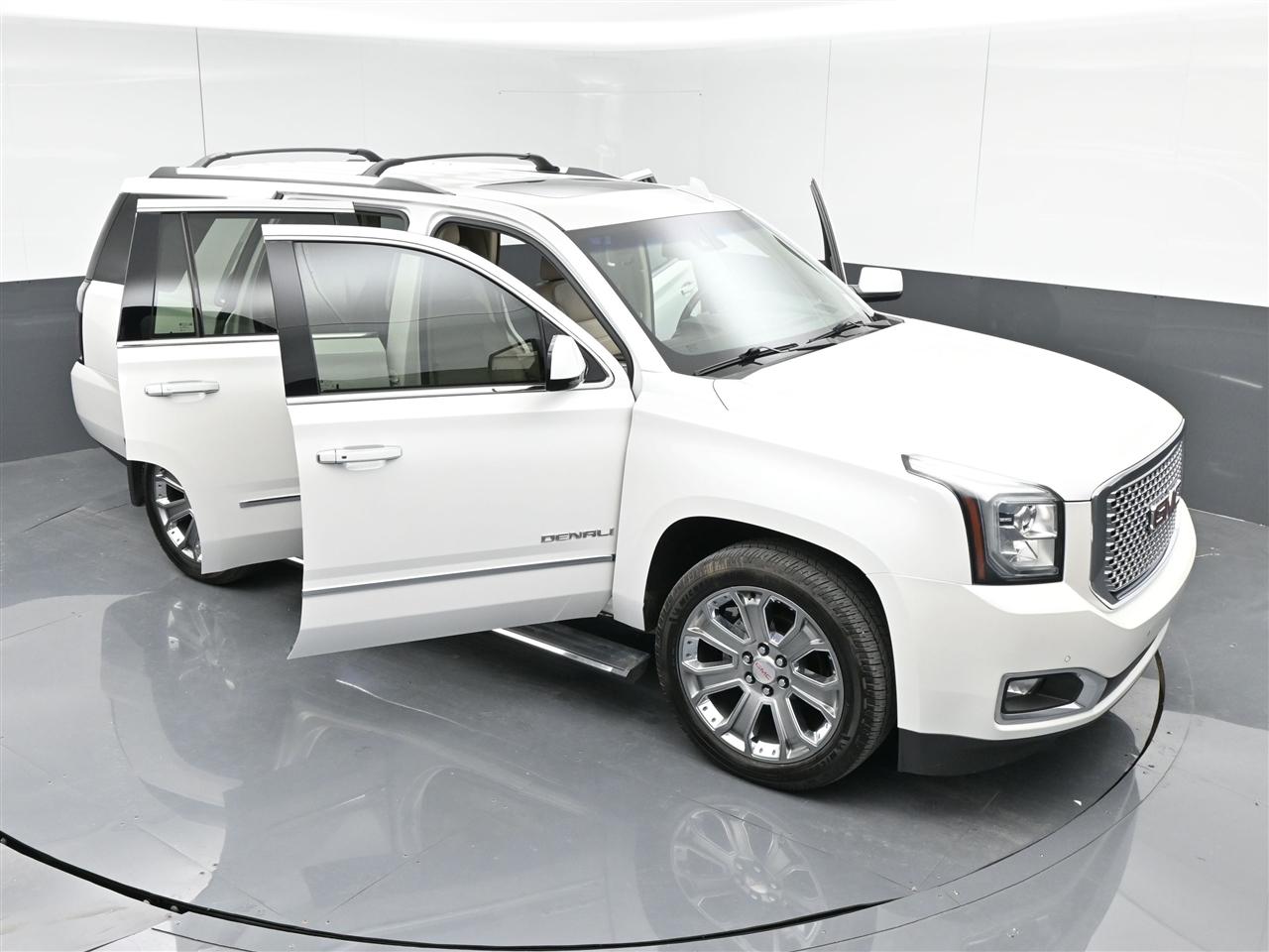 GMC Yukon Denali 4WD 2017