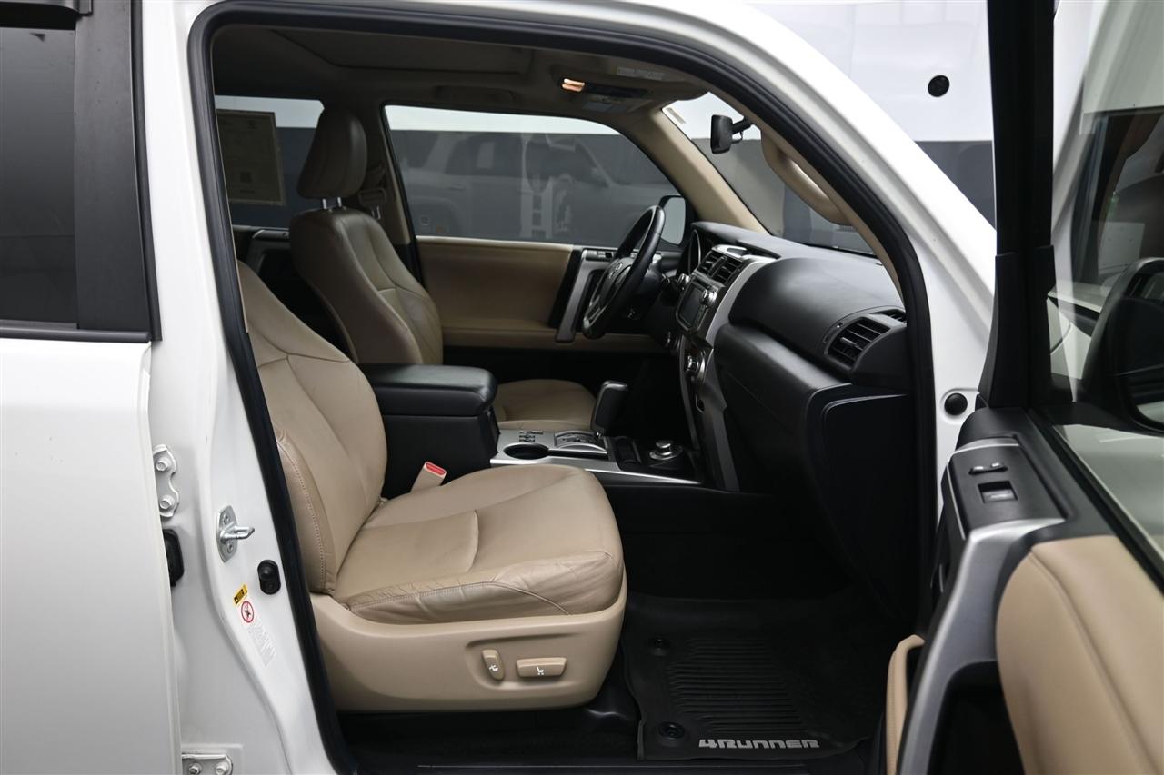 Toyota 4Runner Limited 4WD V6 2013