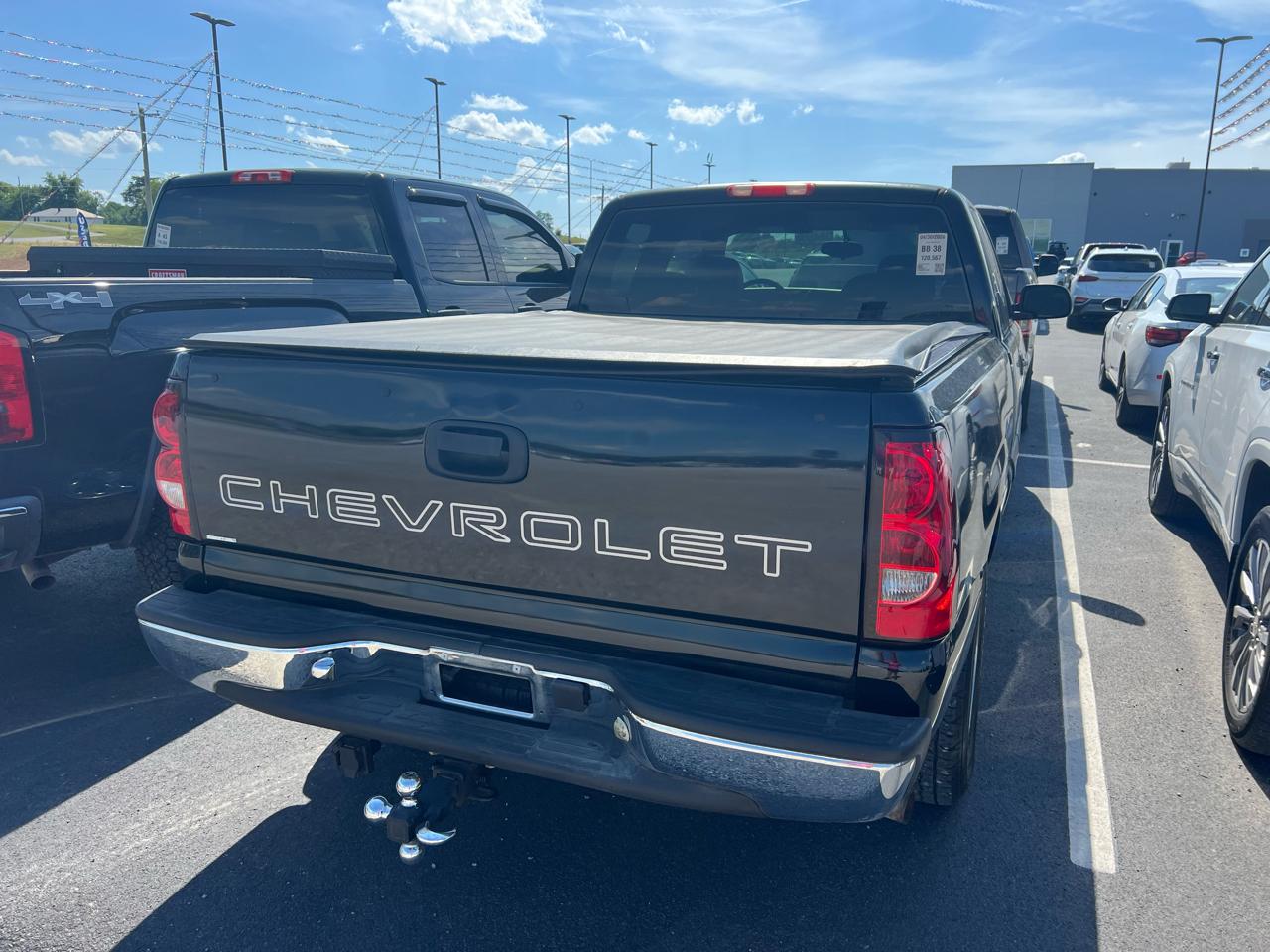 Chevrolet Silverado 1500 LS Ext. Cab Short Bed 2WD 2005
