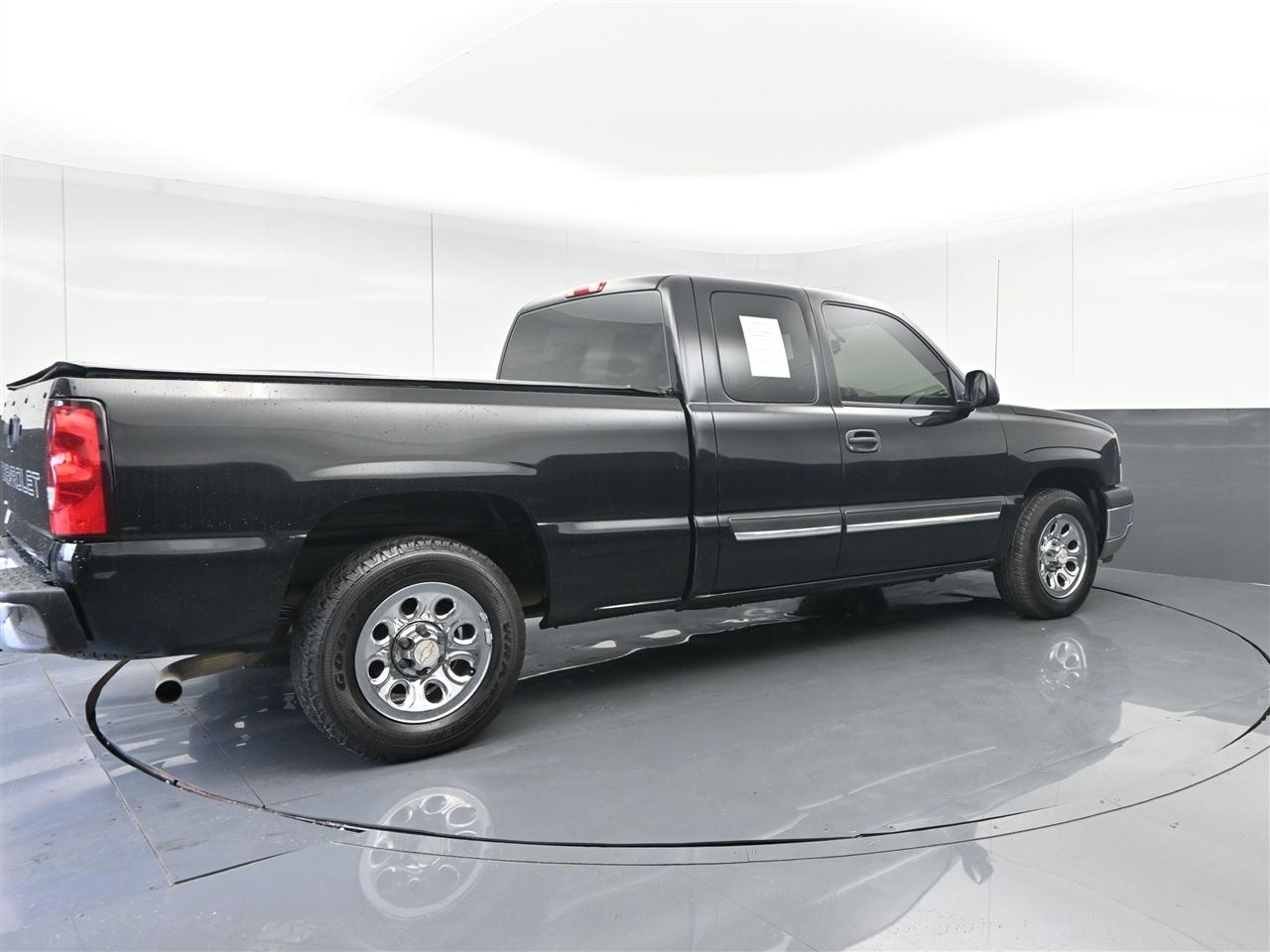 Chevrolet Silverado 1500 LS Ext. Cab Short Bed 2WD 2005