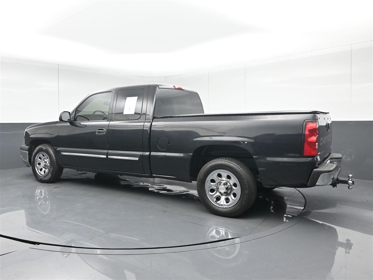 Chevrolet Silverado 1500 LS Ext. Cab Short Bed 2WD 2005