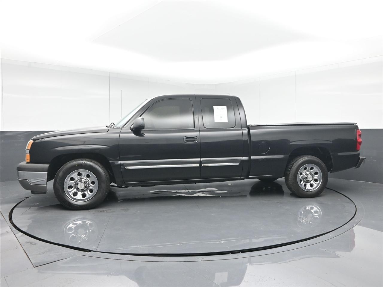 Chevrolet Silverado 1500 LS Ext. Cab Short Bed 2WD 2005