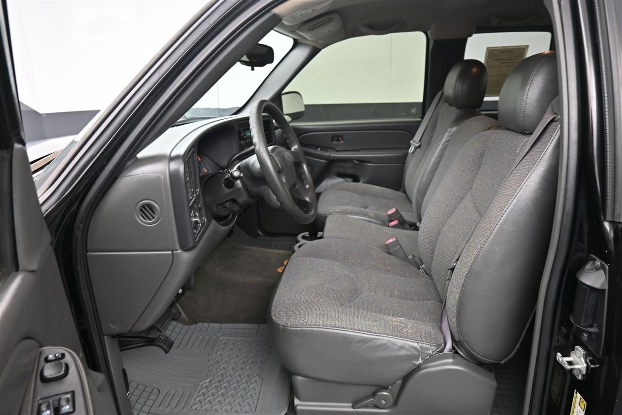 Chevrolet Silverado 1500 LS Ext. Cab Short Bed 2WD 2005