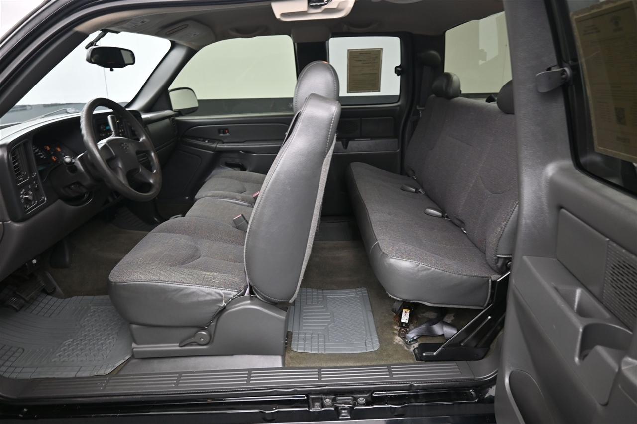Chevrolet Silverado 1500 LS Ext. Cab Short Bed 2WD 2005
