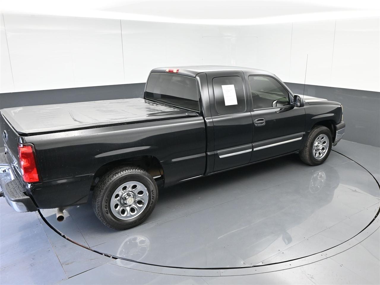 Chevrolet Silverado 1500 LS Ext. Cab Short Bed 2WD 2005