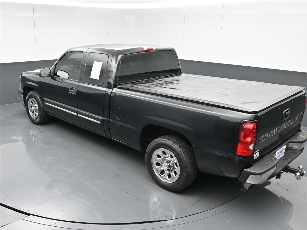 Chevrolet Silverado 1500 LS Ext. Cab Short Bed 2WD 2005