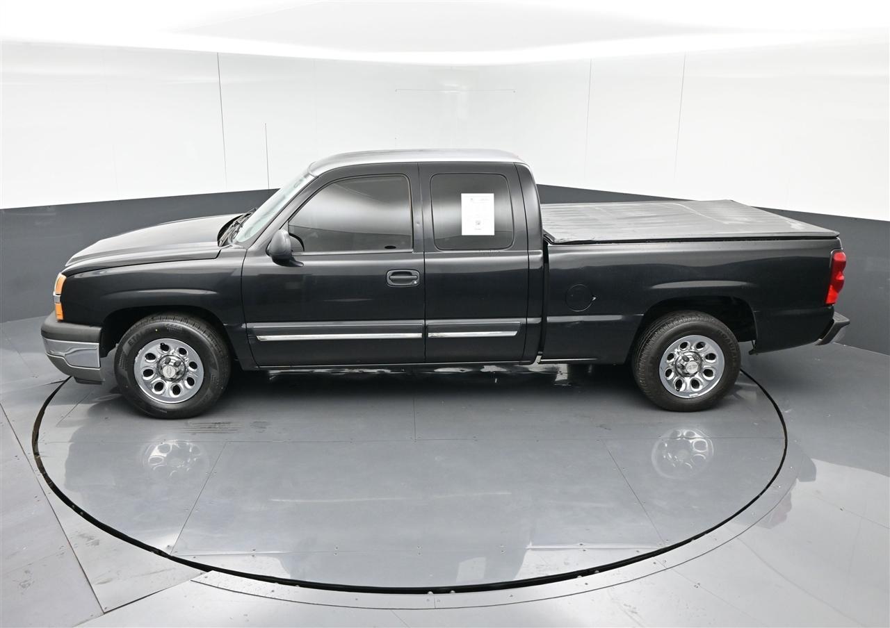Chevrolet Silverado 1500 LS Ext. Cab Short Bed 2WD 2005