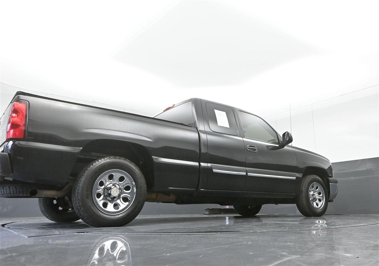 Chevrolet Silverado 1500 LS Ext. Cab Short Bed 2WD 2005