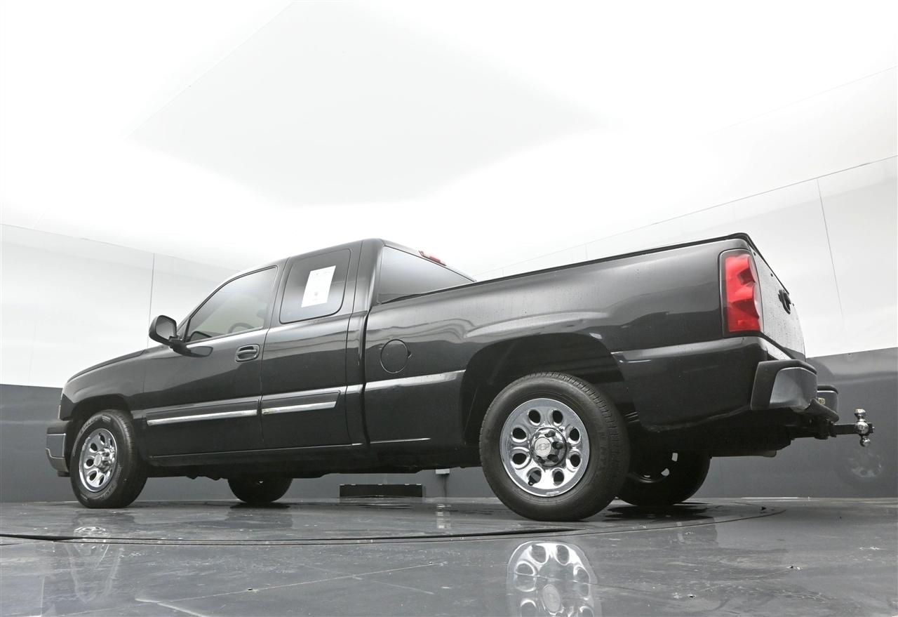 Chevrolet Silverado 1500 LS Ext. Cab Short Bed 2WD 2005