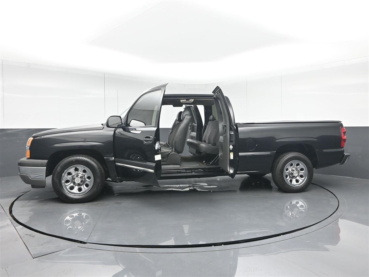 Chevrolet Silverado 1500 LS Ext. Cab Short Bed 2WD 2005