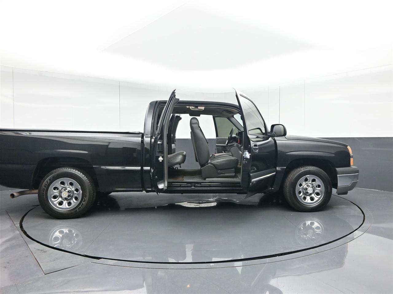 Chevrolet Silverado 1500 LS Ext. Cab Short Bed 2WD 2005