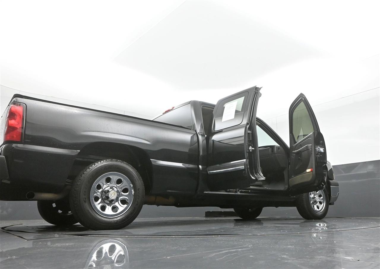 Chevrolet Silverado 1500 LS Ext. Cab Short Bed 2WD 2005
