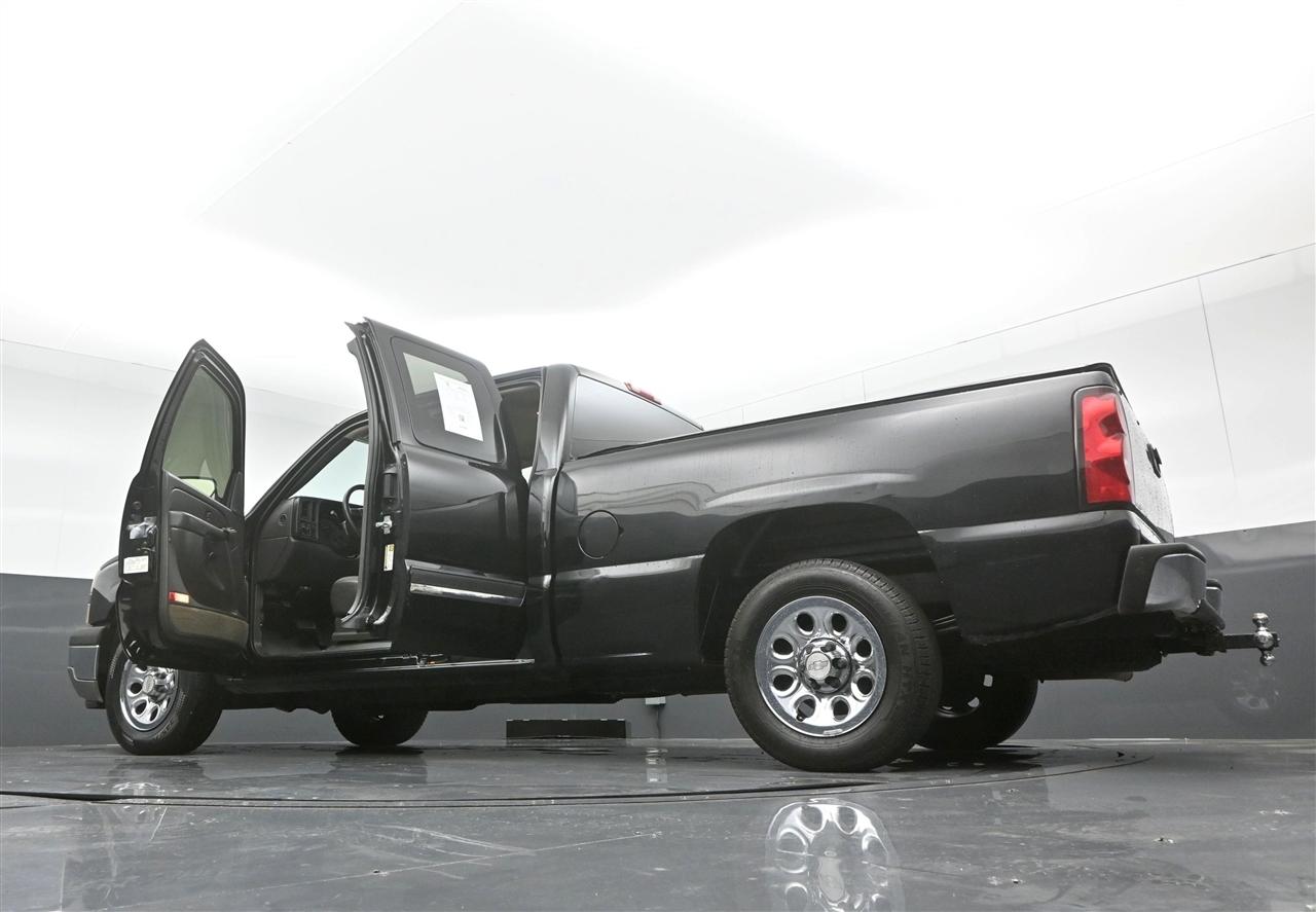 Chevrolet Silverado 1500 LS Ext. Cab Short Bed 2WD 2005