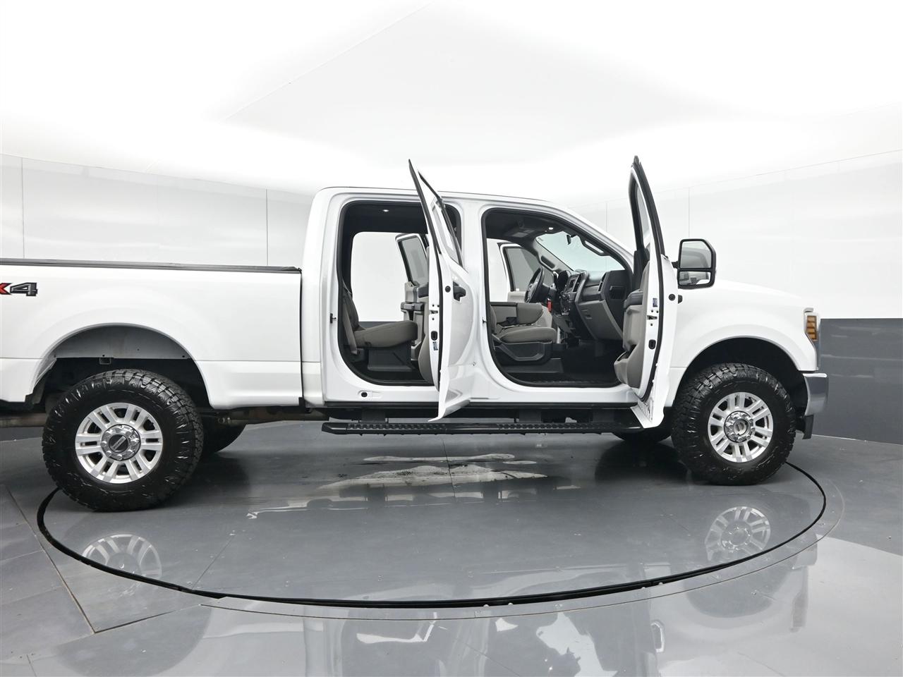 Ford F-250 SD XLT Crew Cab 4WD 2019