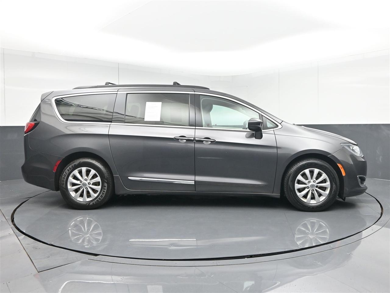 Chrysler Pacifica Touring-L 2017
