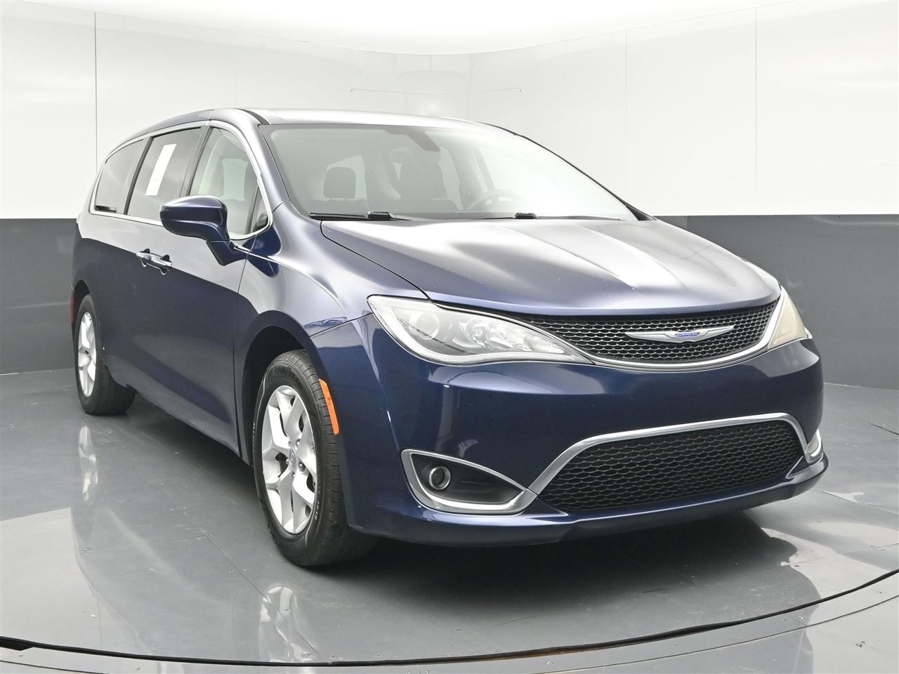 2018 Chrysler Pacifica Touring Plus's photo