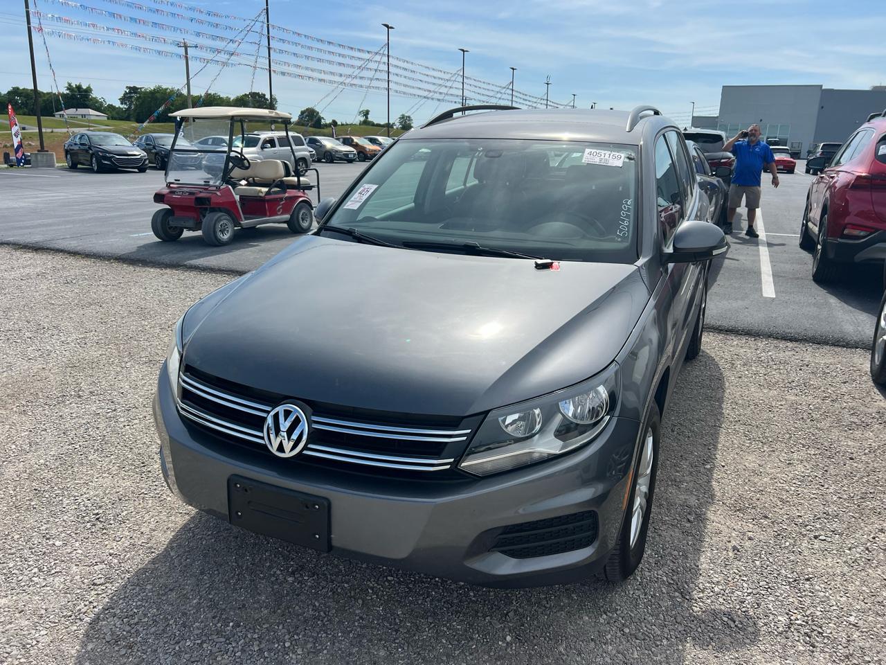 2016 Volkswagen Tiguan 2.0T S's photo