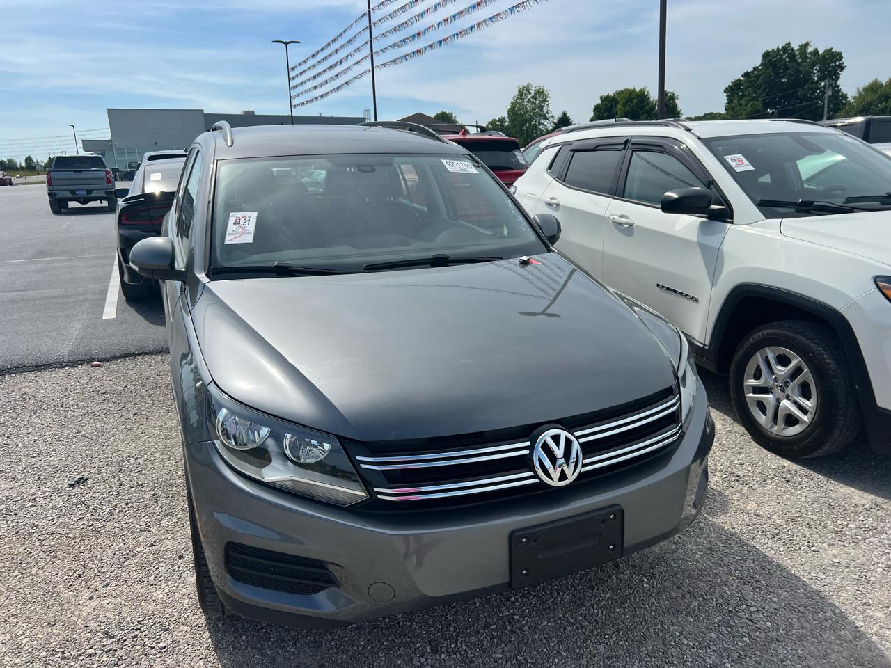 Volkswagen Tiguan S 2016