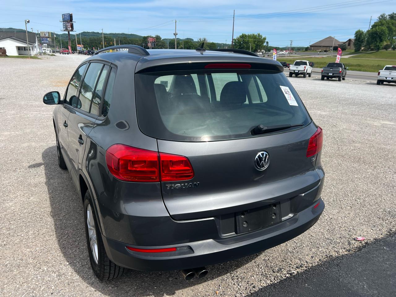 Volkswagen Tiguan S 2016