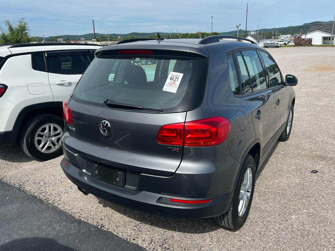 Volkswagen Tiguan S 2016