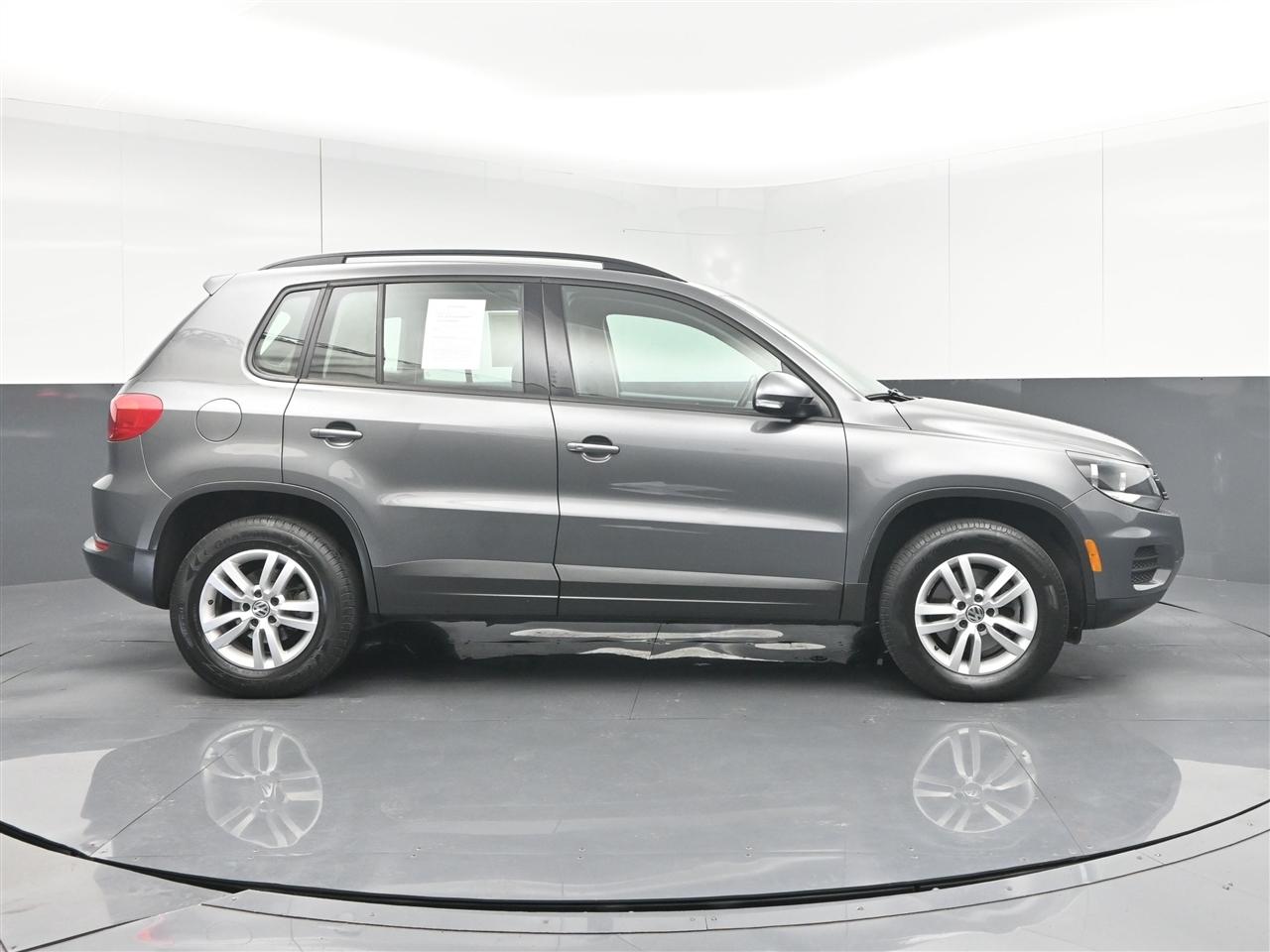 Volkswagen Tiguan S 2016