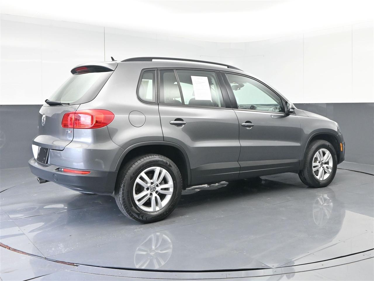 Volkswagen Tiguan S 2016