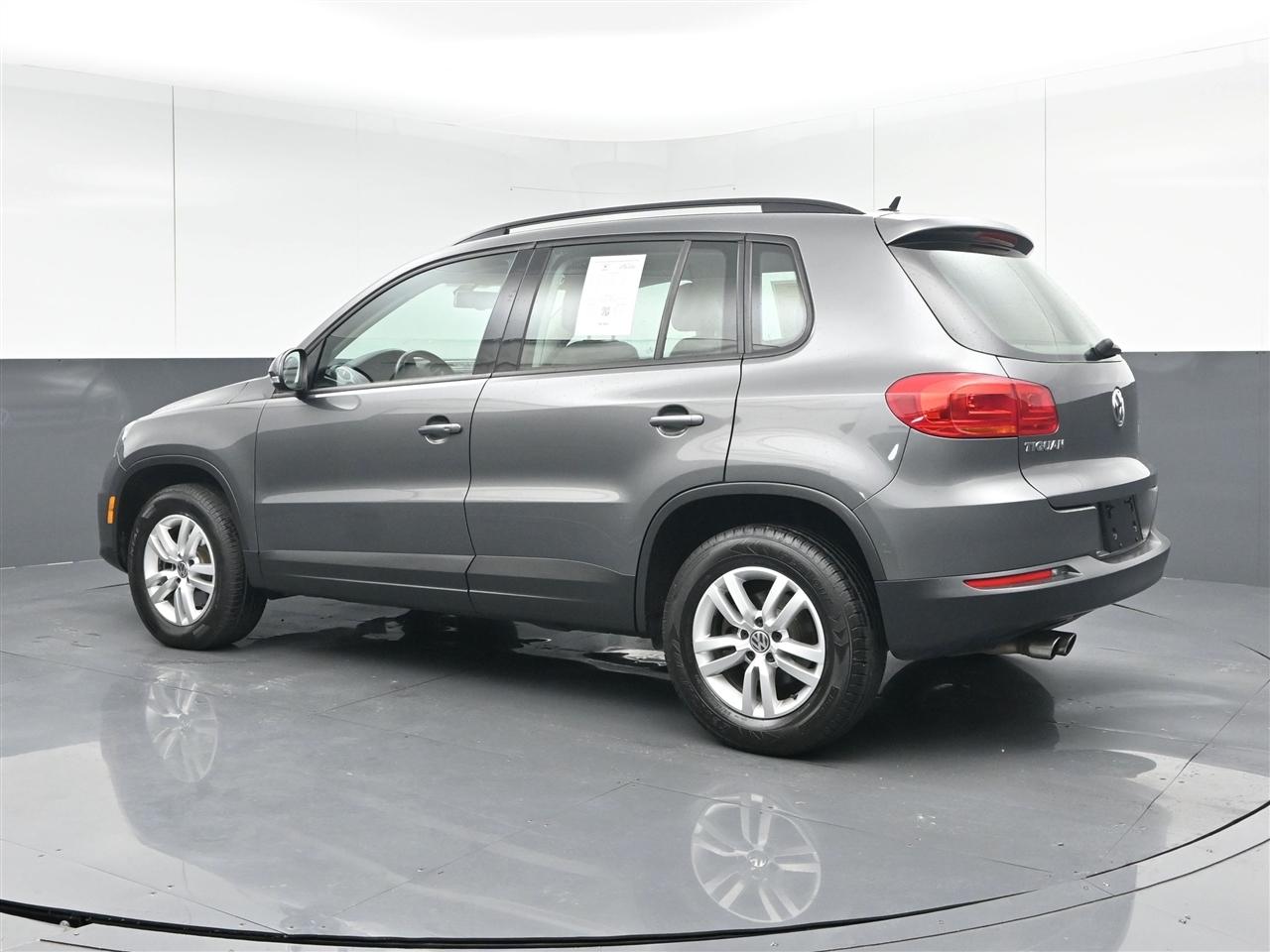 Volkswagen Tiguan S 2016