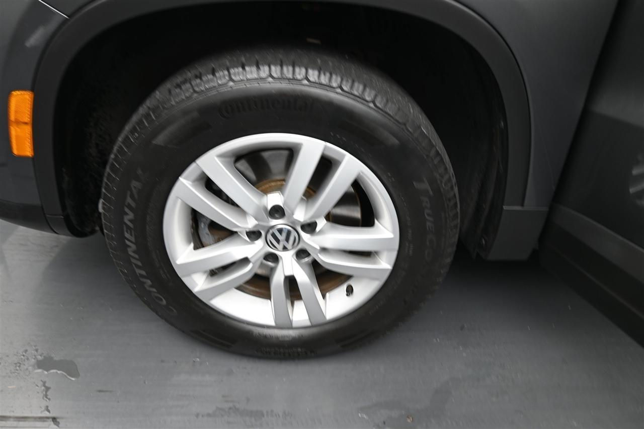 Volkswagen Tiguan S 2016
