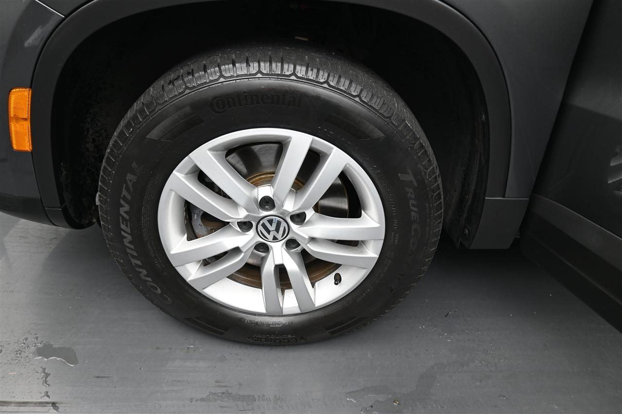 Volkswagen Tiguan S 2016