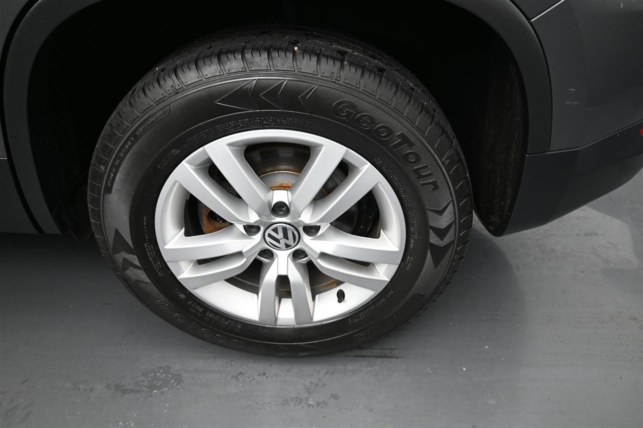 Volkswagen Tiguan S 2016