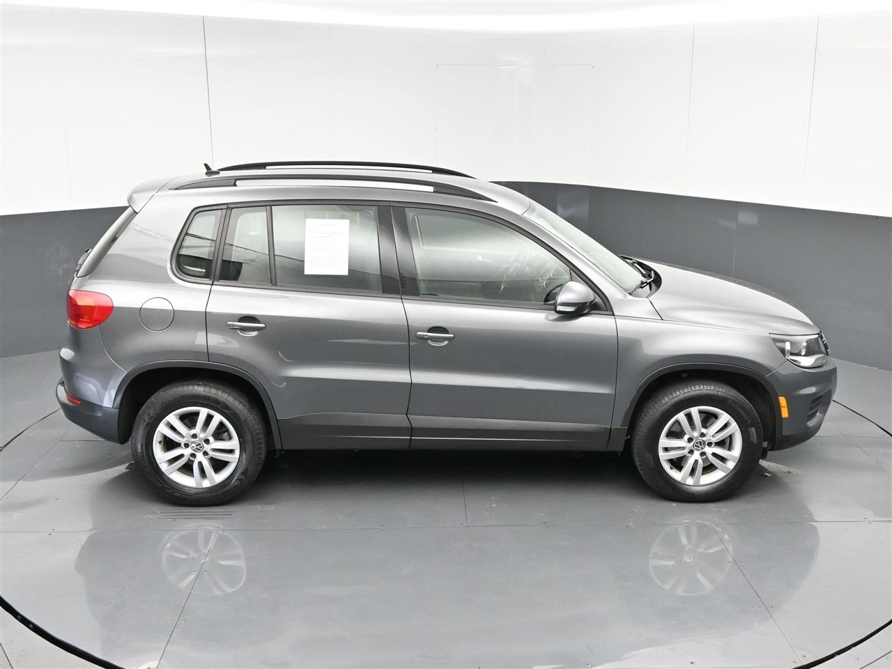 Volkswagen Tiguan S 2016