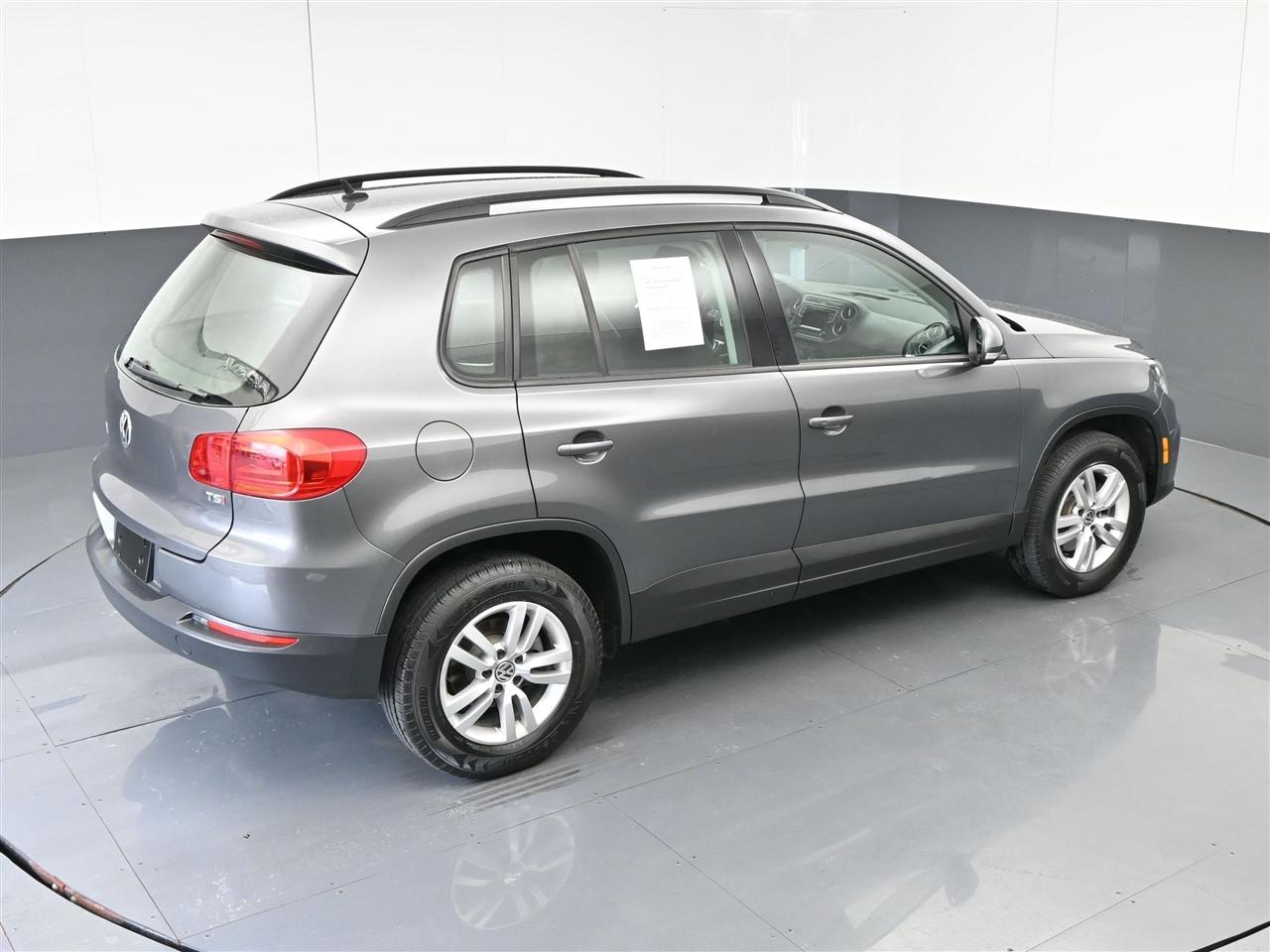 Volkswagen Tiguan S 2016