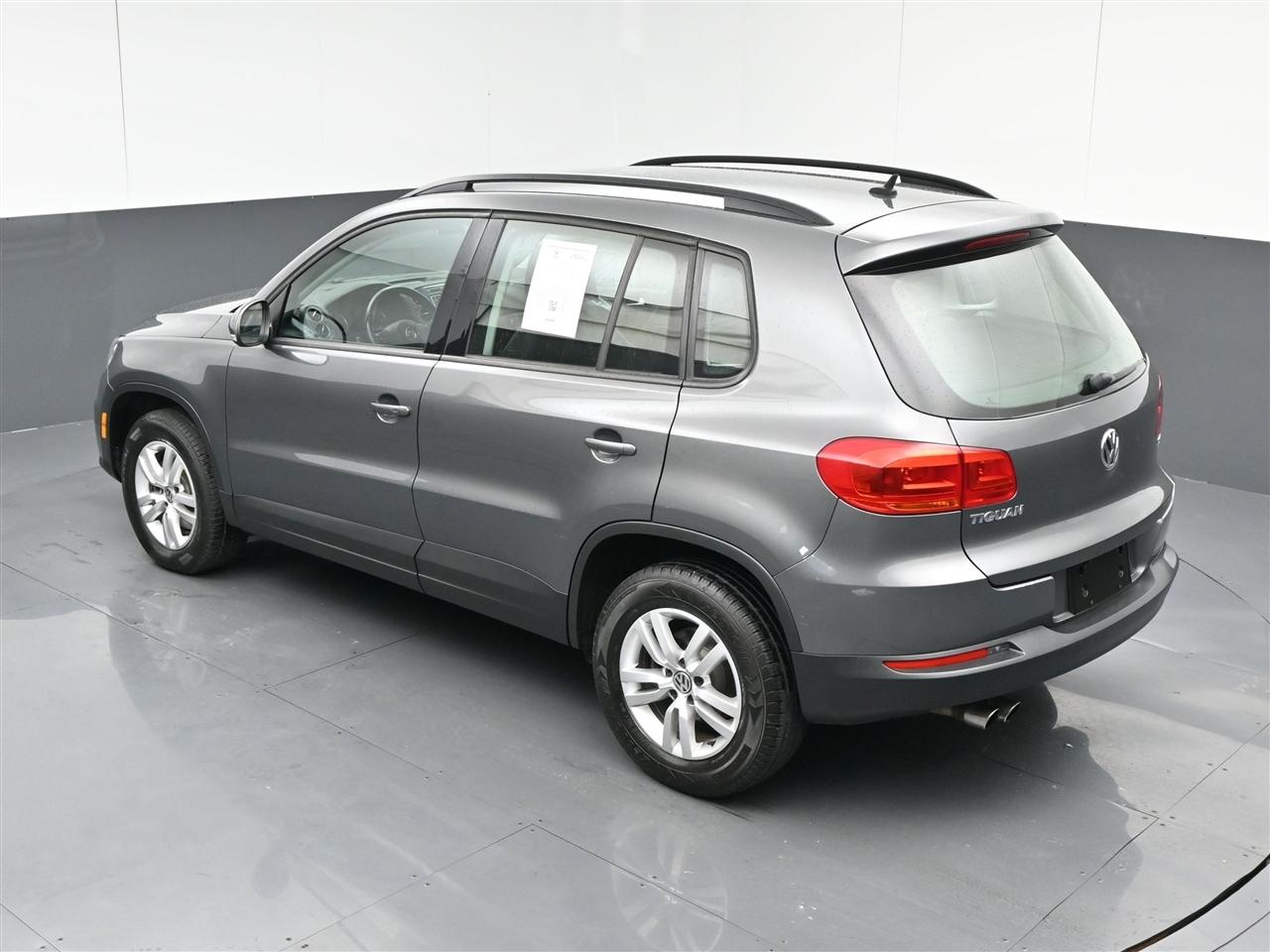 Volkswagen Tiguan S 2016