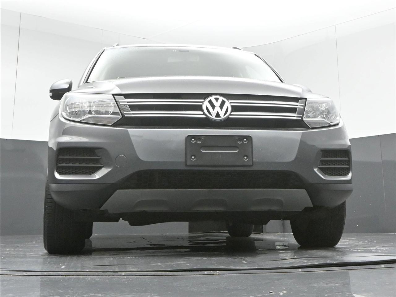 Volkswagen Tiguan S 2016