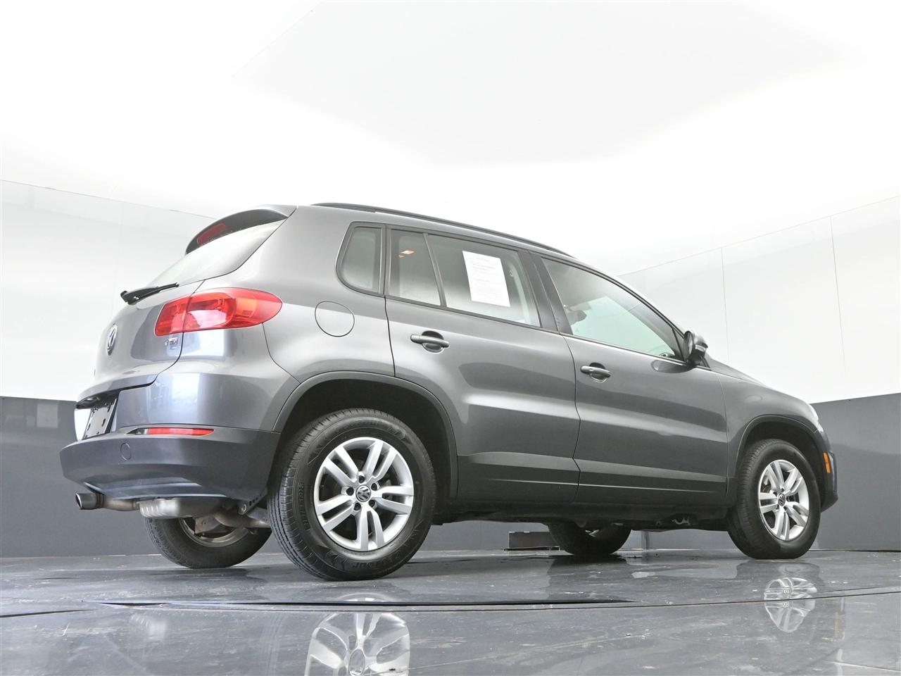 Volkswagen Tiguan S 2016