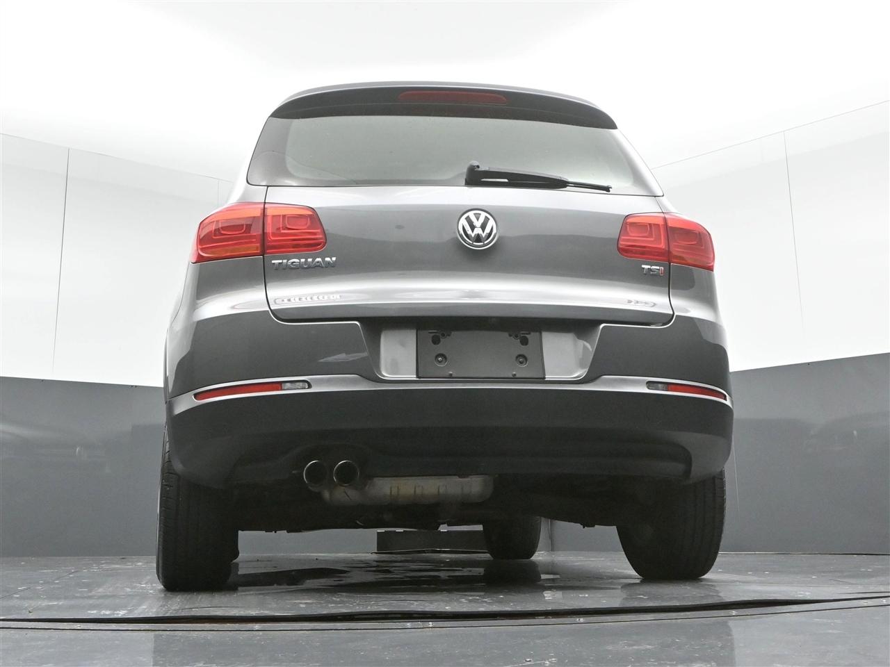 Volkswagen Tiguan S 2016