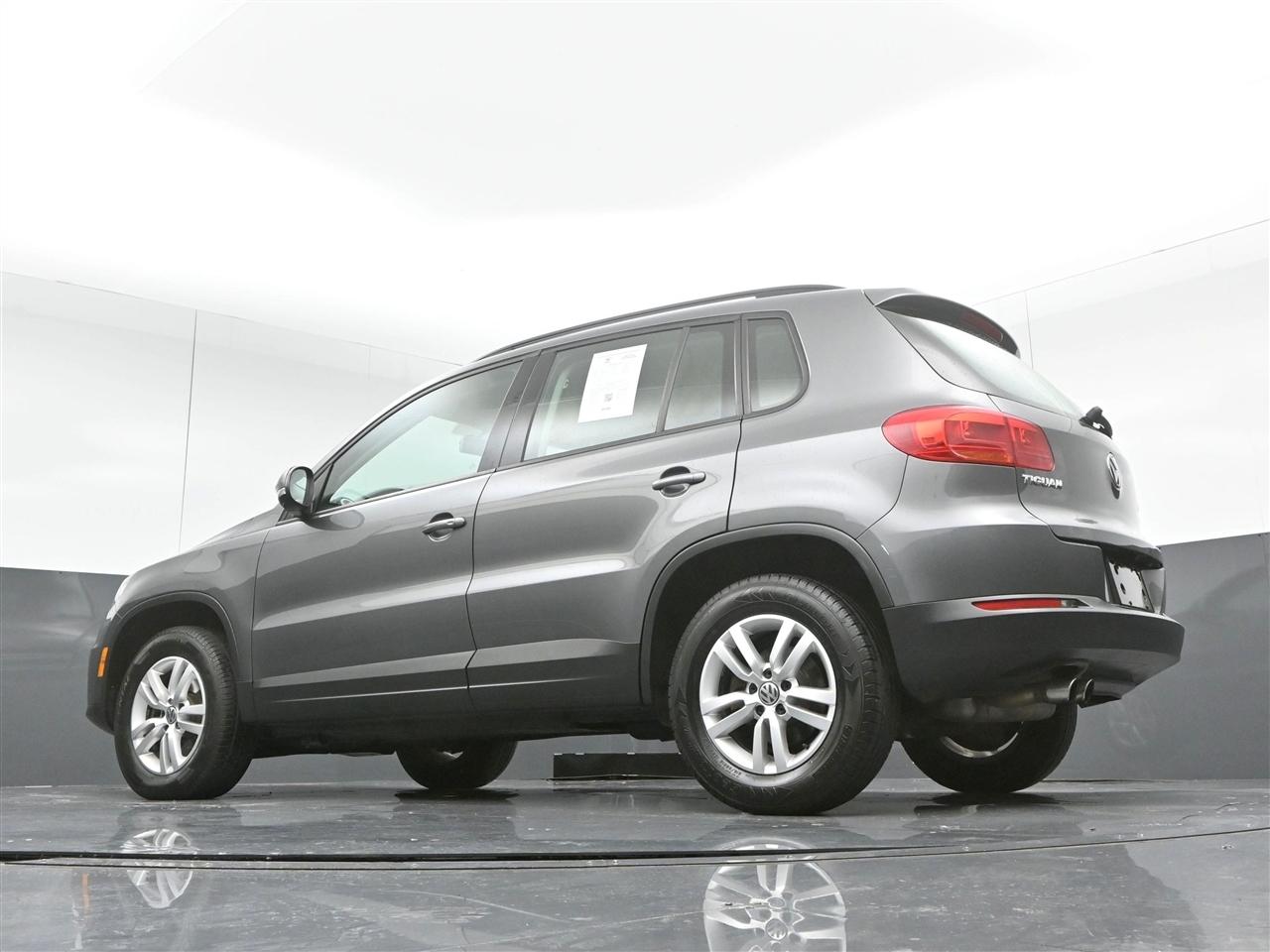 Volkswagen Tiguan S 2016