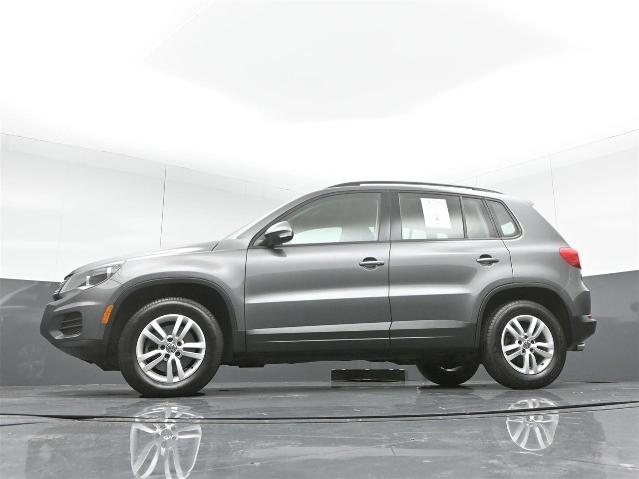 Volkswagen Tiguan S 2016