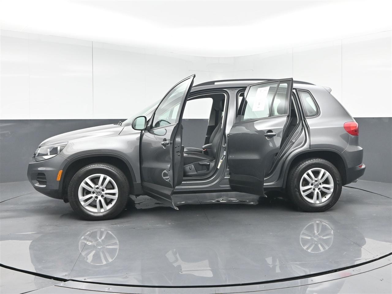 Volkswagen Tiguan S 2016