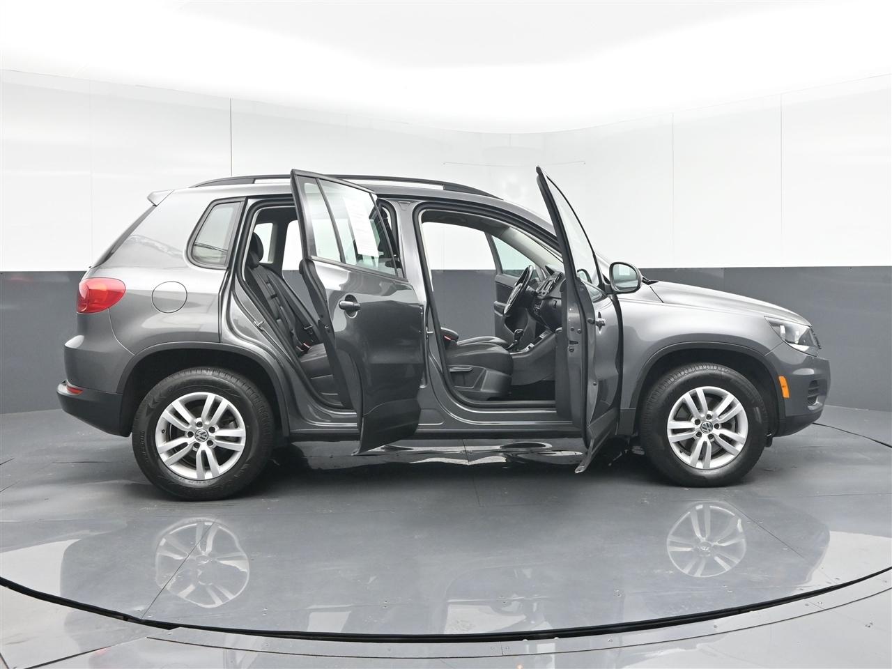 Volkswagen Tiguan S 2016