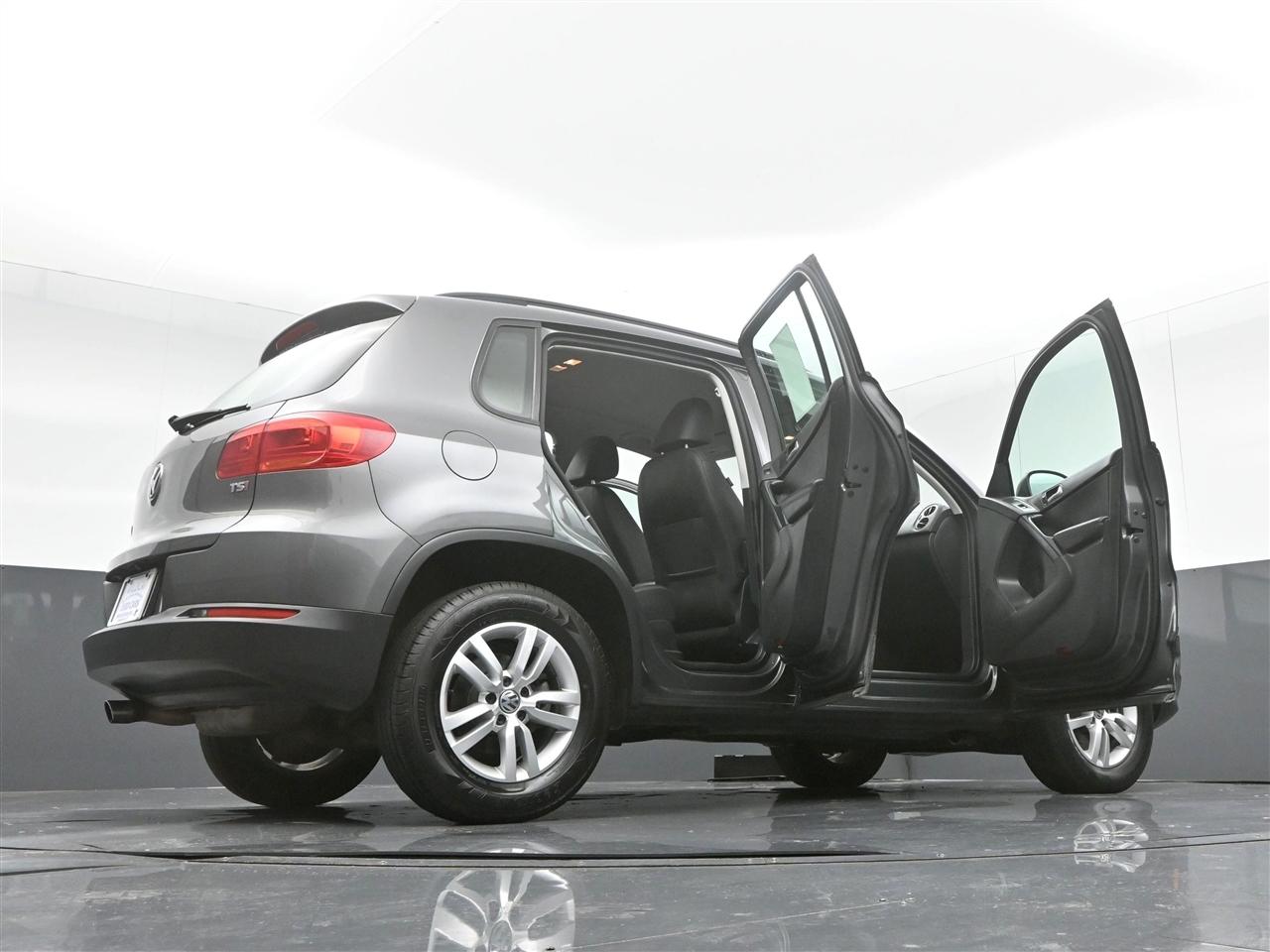 Volkswagen Tiguan S 2016