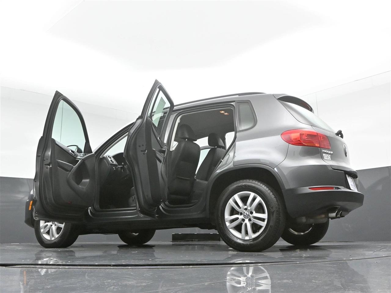 Volkswagen Tiguan S 2016