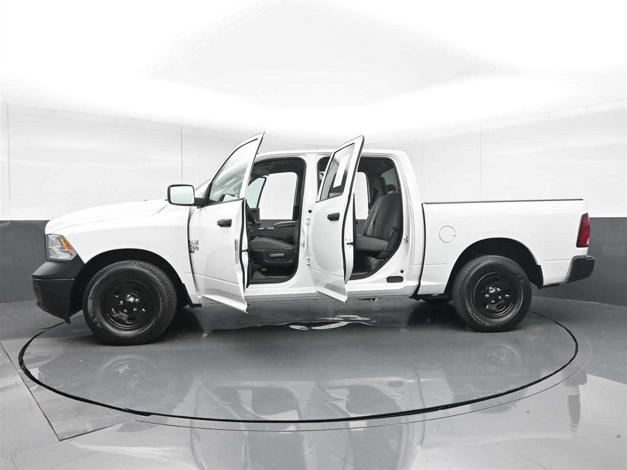 RAM 1500 Classic Tradesman Crew Cab SWB 2WD 2019