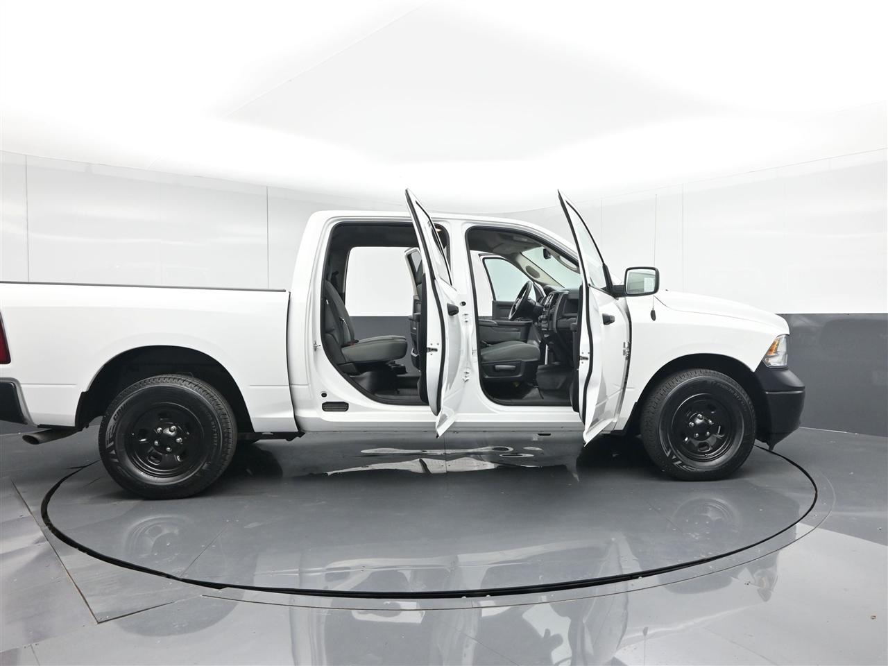 RAM 1500 Classic Tradesman Crew Cab SWB 2WD 2019
