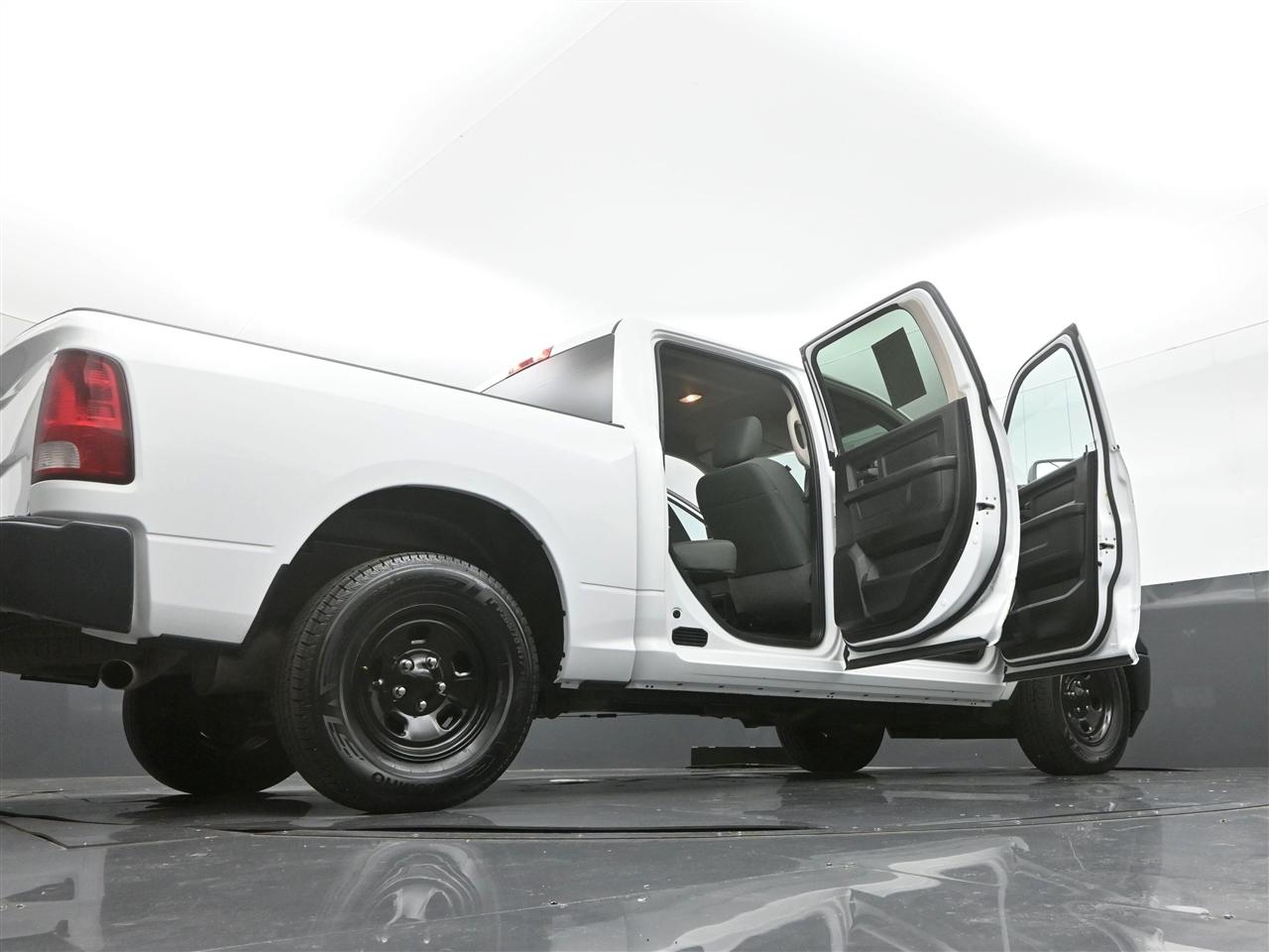 RAM 1500 Classic Tradesman Crew Cab SWB 2WD 2019
