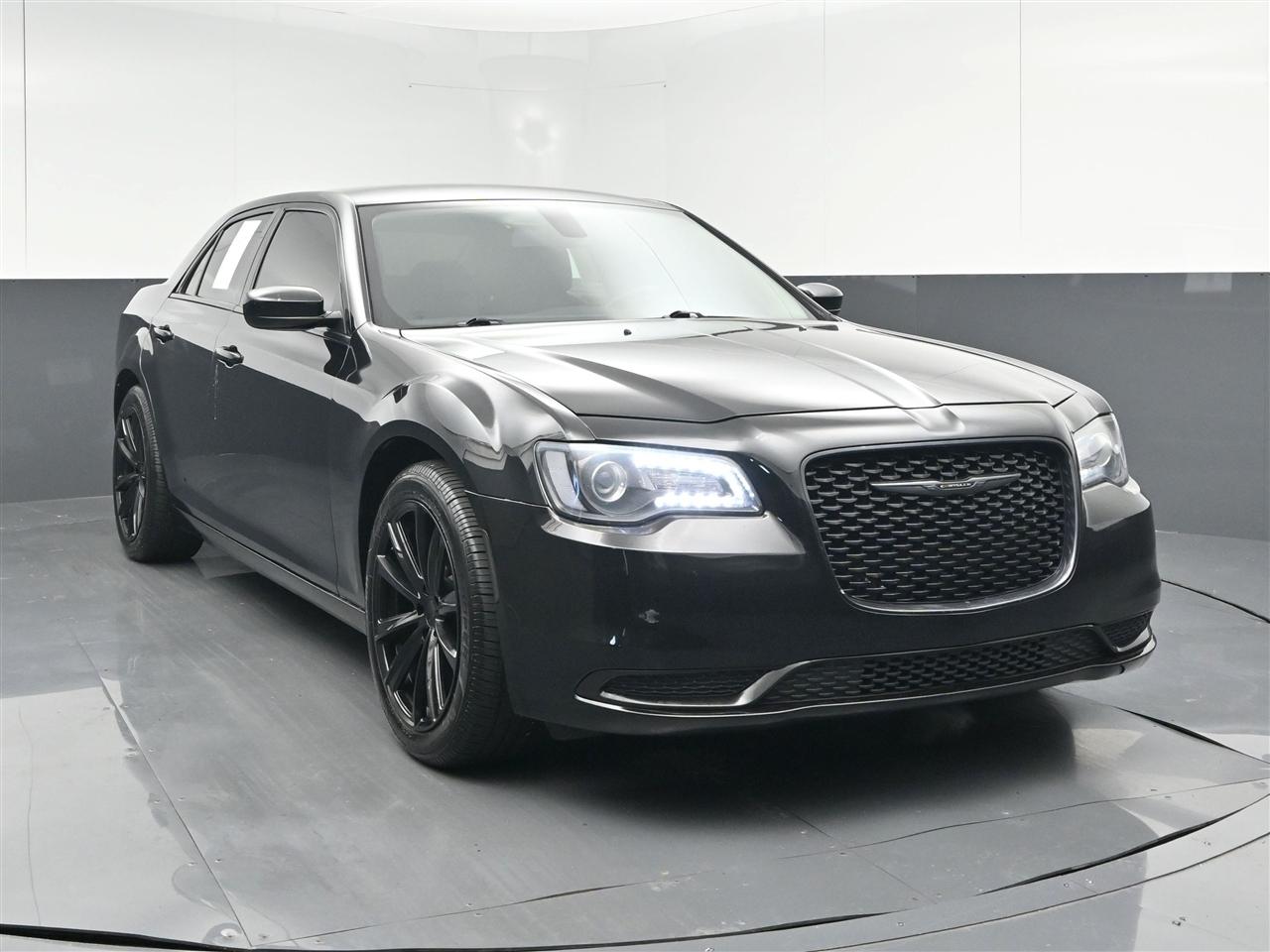 2021 Chrysler 300 Touring's photo