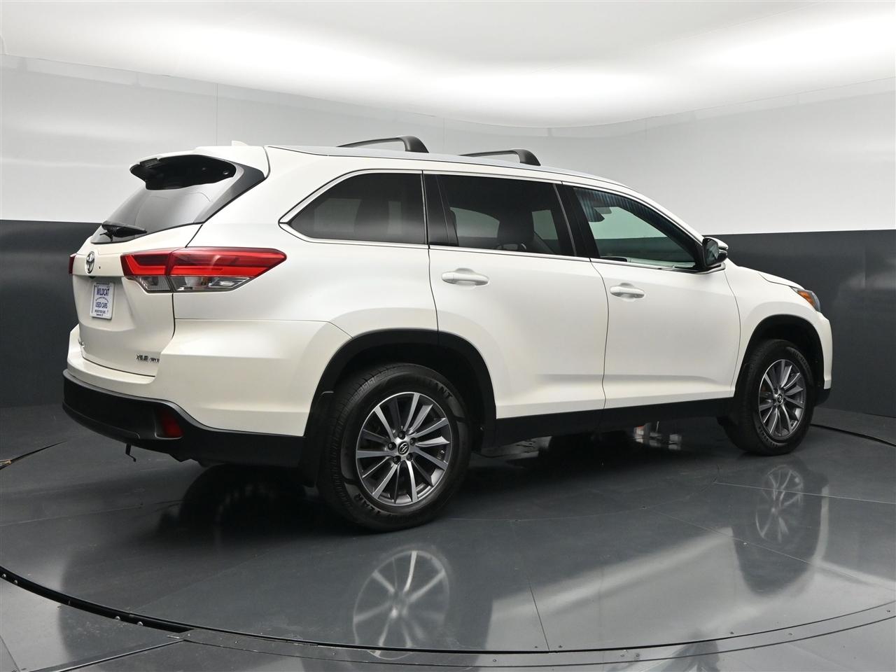 Toyota Highlander XLE AWD V6 2019