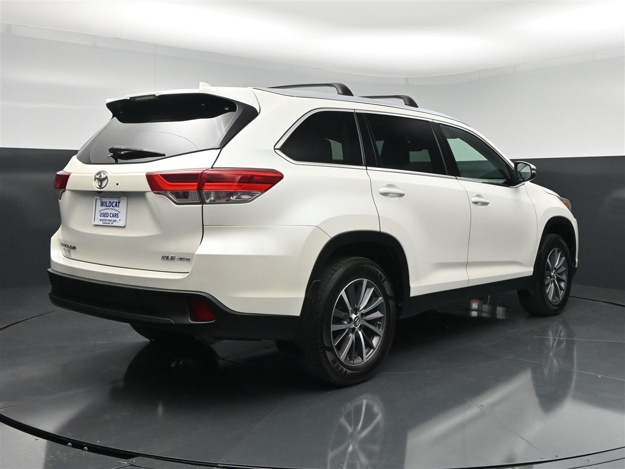 Toyota Highlander XLE AWD V6 2019