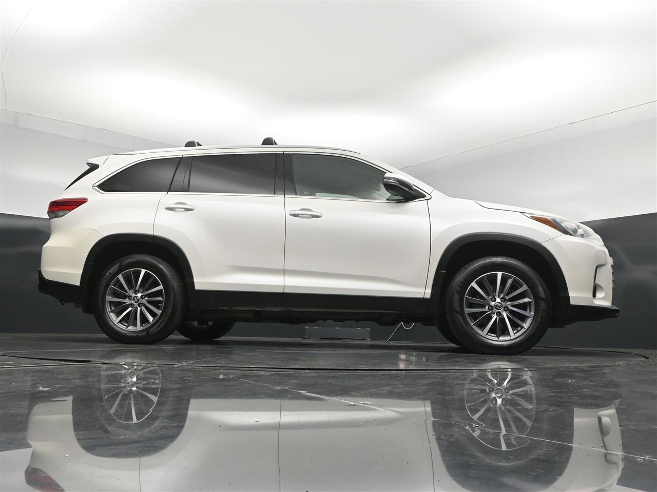 Toyota Highlander XLE AWD V6 2019